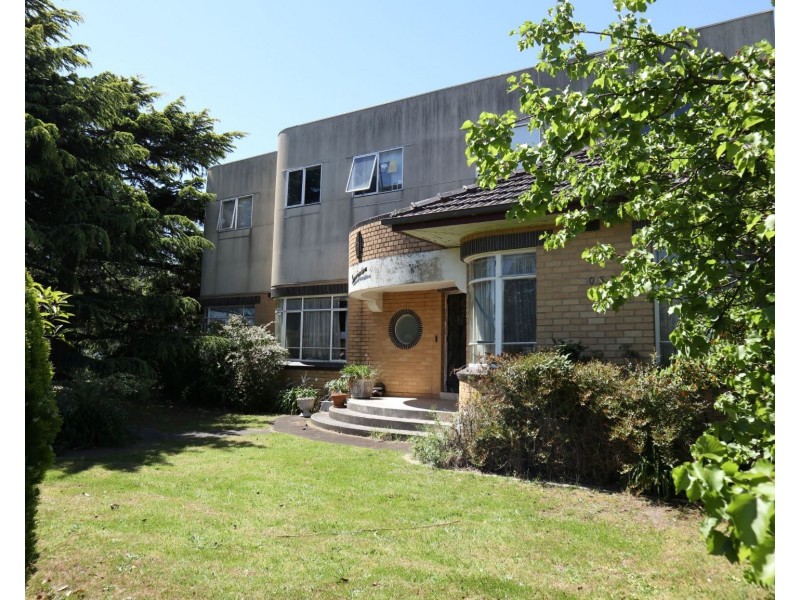 F13/2015 Dandenong Road, Clayton VIC 3168