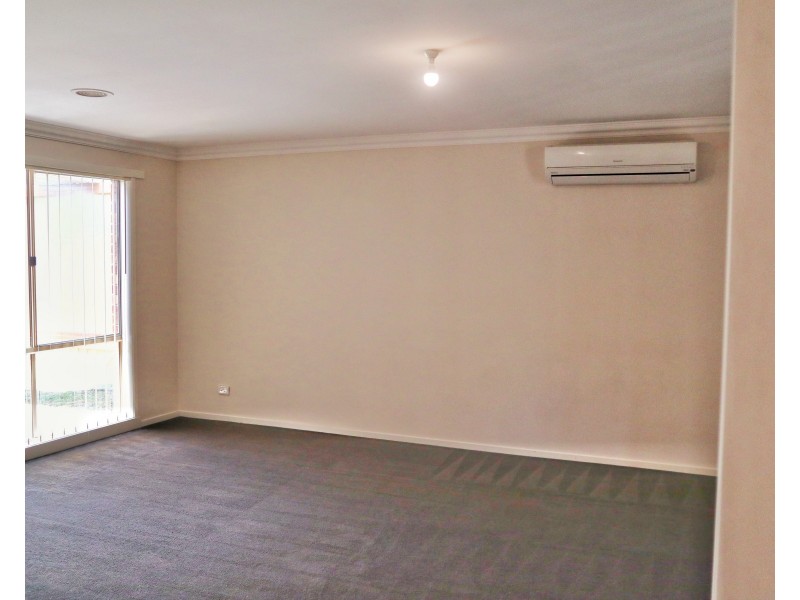 21 Domino Way, Hampton Park VIC 3976