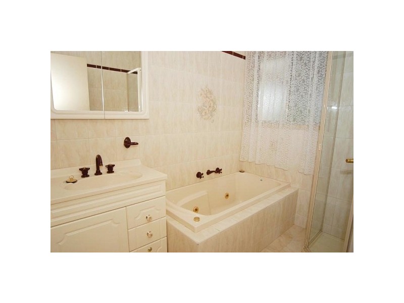 5 Glencannon Crescent, Clayton South VIC 3169