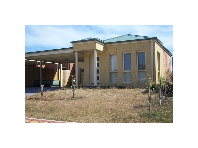 14 Gracehill Mews, Cranbourne VIC 3977