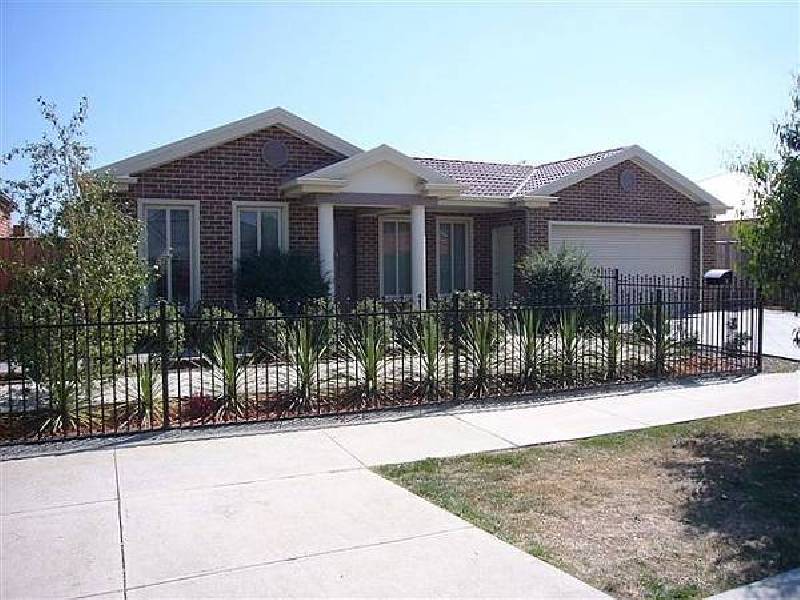 5 Spring Water Crescent, Cranbourne VIC 3977