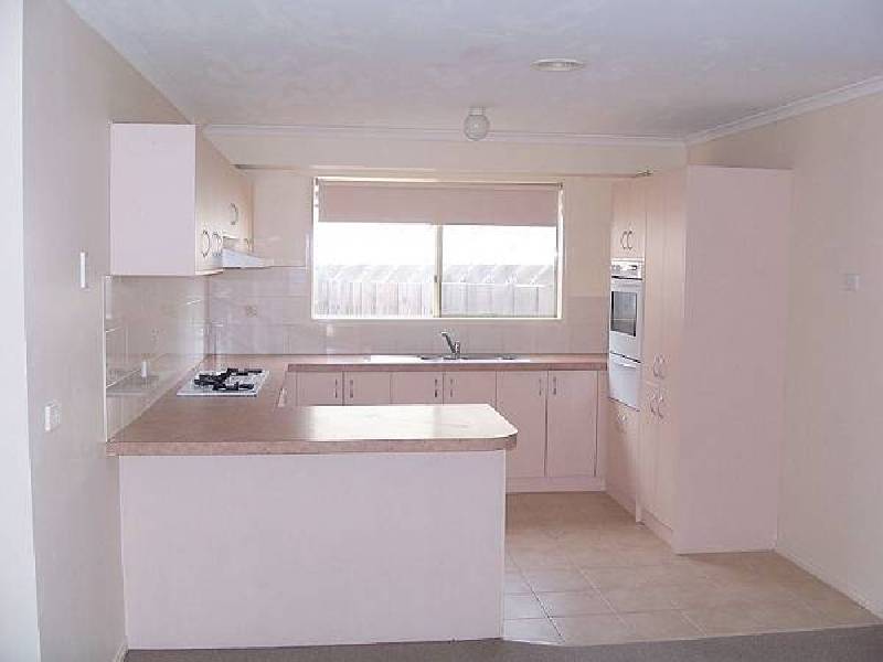 11 Raffindale Crescent, Cranbourne West VIC 3977