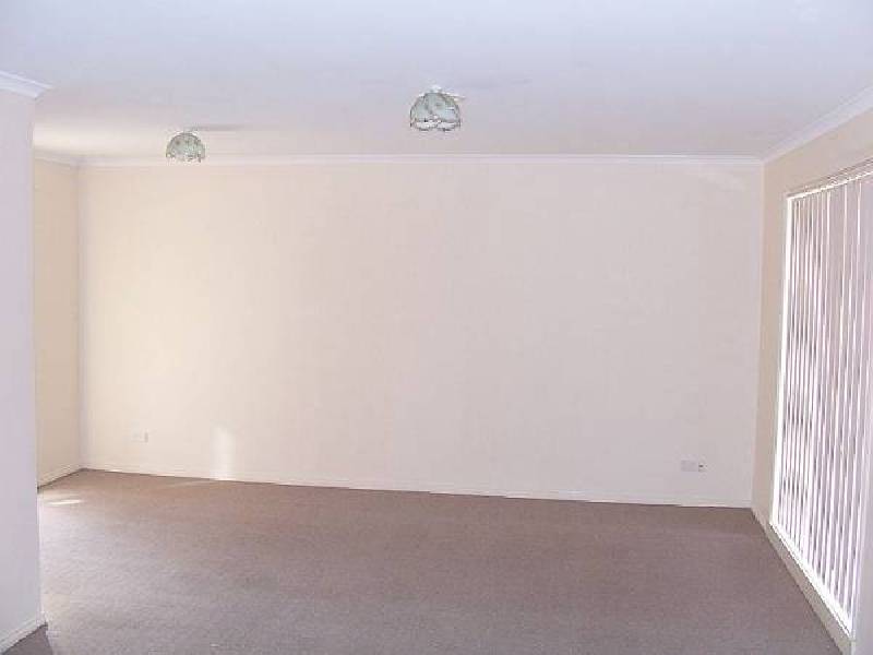 11 Raffindale Crescent, Cranbourne West VIC 3977