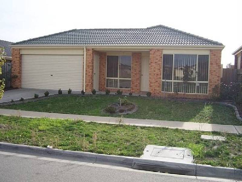 10 Miralie Way, Cranbourne West VIC 3977