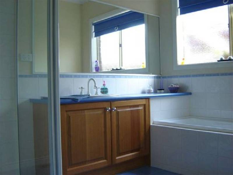 2 Cobbler Grange, Lynbrook VIC 3975