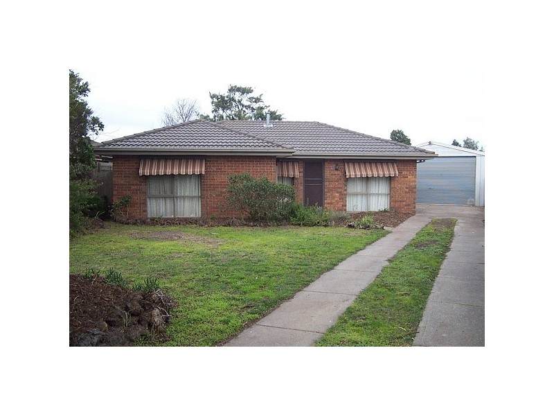 8 Fraser Court, Cranbourne North VIC 3977