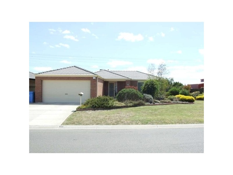 76 Langbourne Drive, Narre Warren South VIC 3805