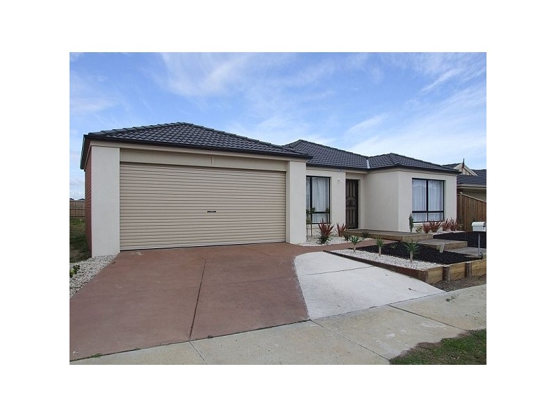 3 Ogle Way, Cranbourne North VIC 3977