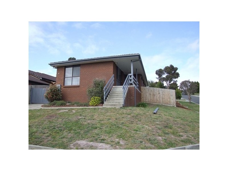 44 Willow Drive, Hampton Park VIC 3976