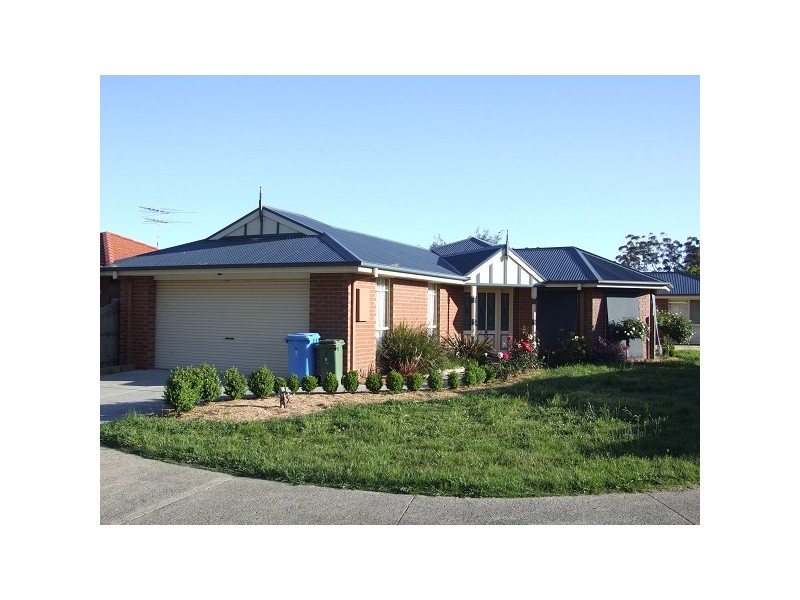 4 Berwick Cranbourne Road, Cranbourne East VIC 3977