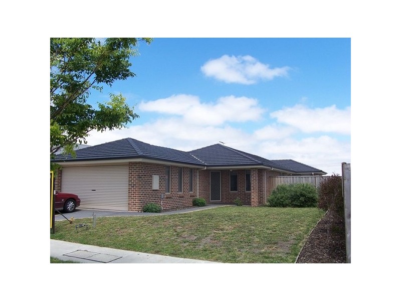 27 Majestic Boulevard, Cranbourne VIC 3977