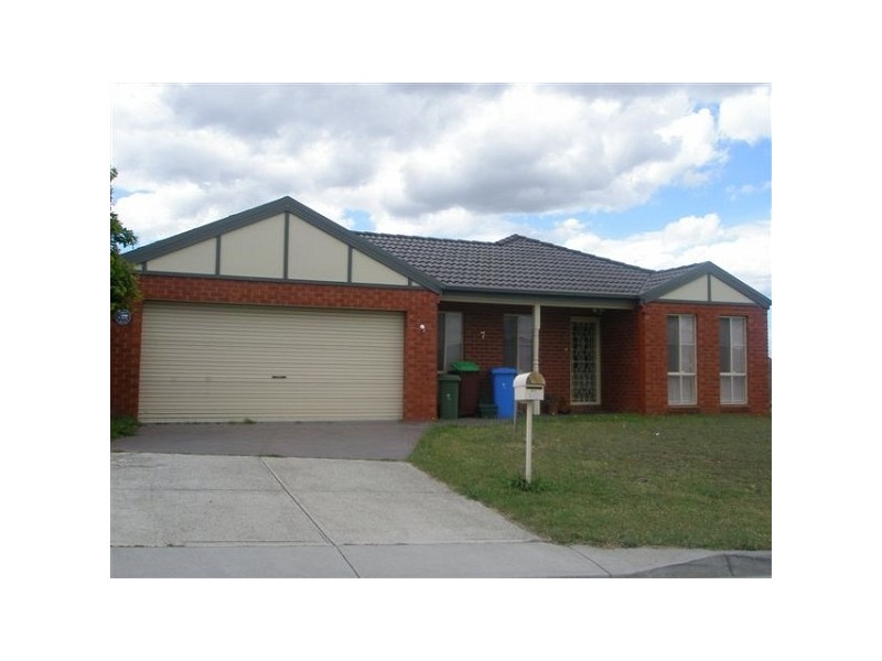 7 The Avenue, Narre Warren South VIC 3805