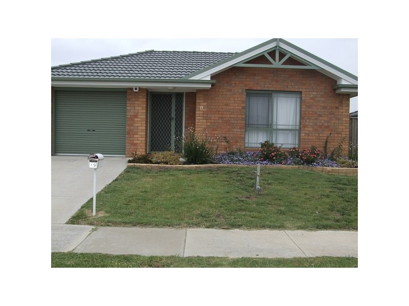 19 Miralie Way, Cranbourne VIC 3977