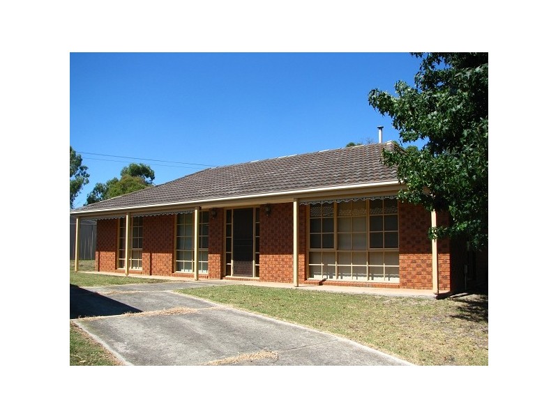 6 Phillip Court, Cranbourne North VIC 3977