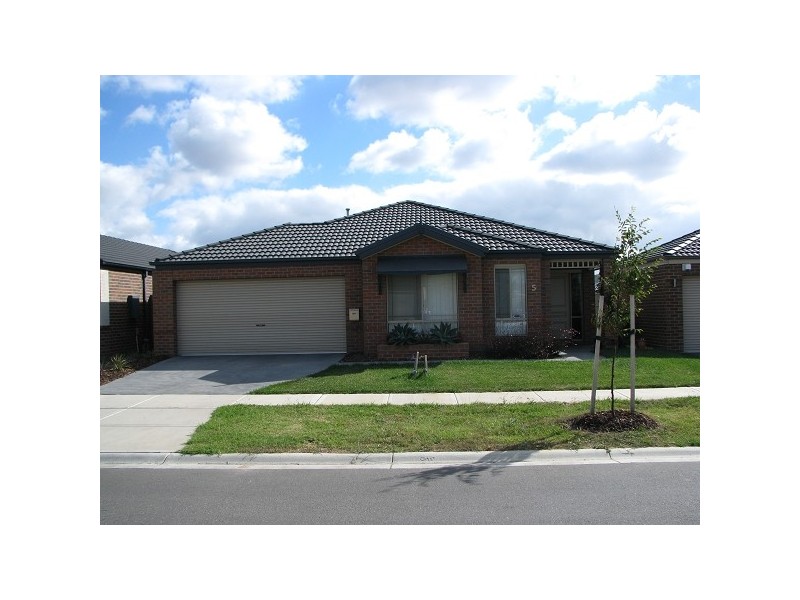 5 Greenaway Terrace, Cranbourne East VIC 3977