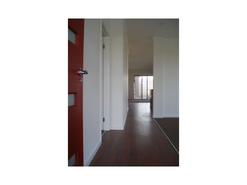 16 Violet Way, Cranbourne VIC 3977