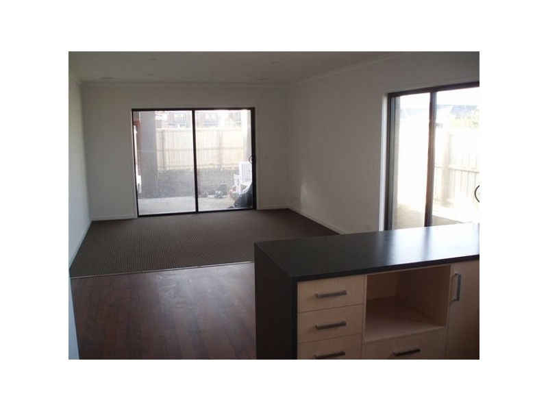 16 Violet Way, Cranbourne VIC 3977