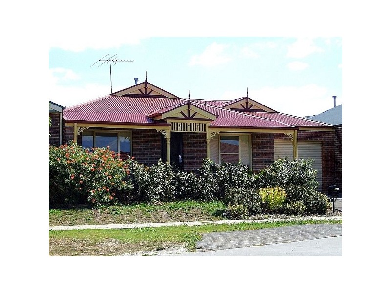 9 Horsham Drive, Cranbourne VIC 3977