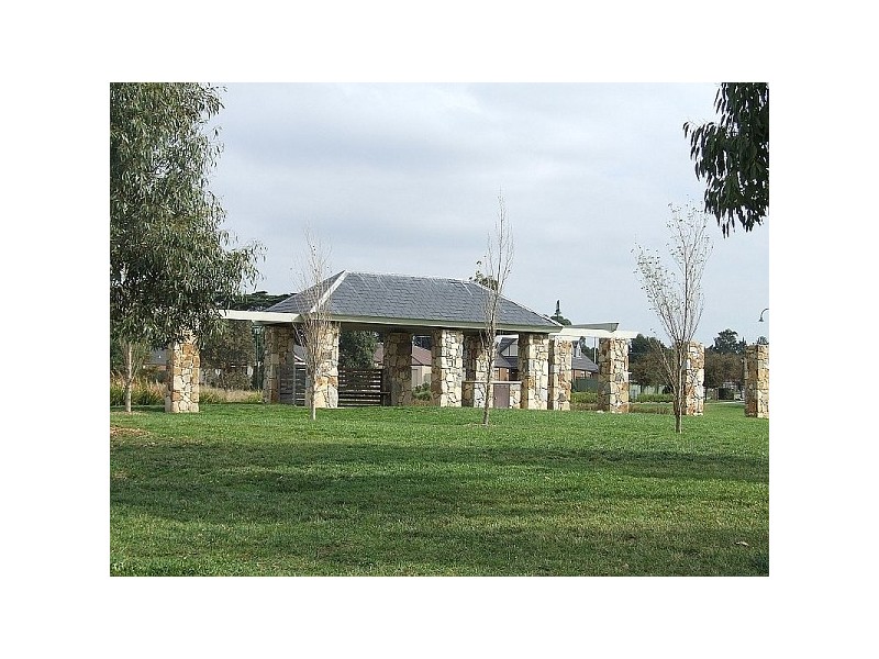 9 Horsham Drive, Cranbourne VIC 3977
