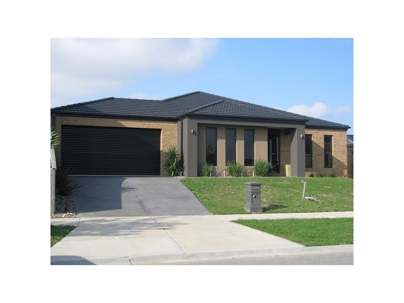 20 Robusta Avenue, Cranbourne VIC 3977