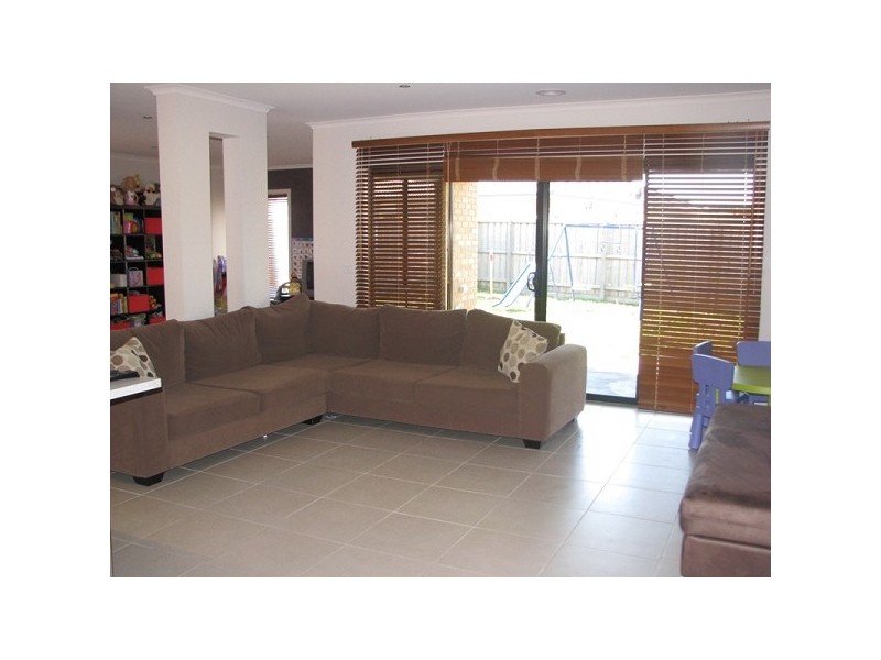 20 Robusta Avenue, Cranbourne VIC 3977