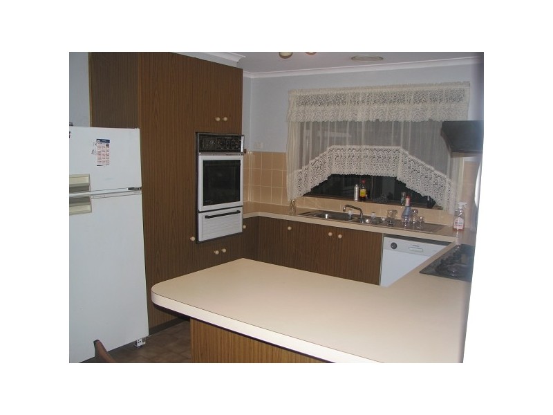 16 Arleon Crescent, Cranbourne VIC 3977