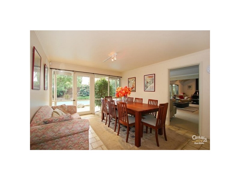 25 Greenwoods Close, Dingley Village VIC 3172