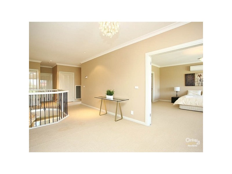 21 Aisha Crescent, Dingley Village VIC 3172