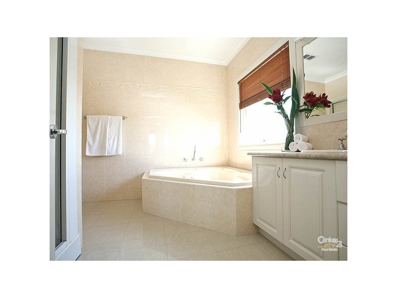 21 Aisha Crescent, Dingley Village VIC 3172