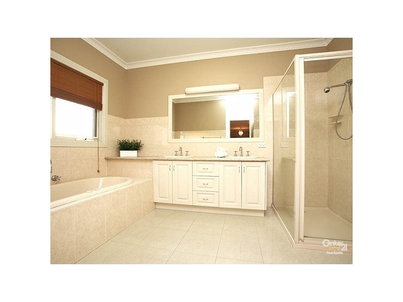 21 Aisha Crescent, Dingley Village VIC 3172