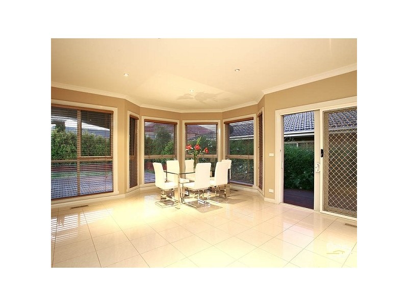 21 Aisha Crescent, Dingley Village VIC 3172