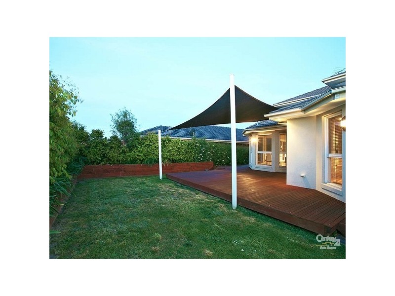 21 Aisha Crescent, Dingley Village VIC 3172