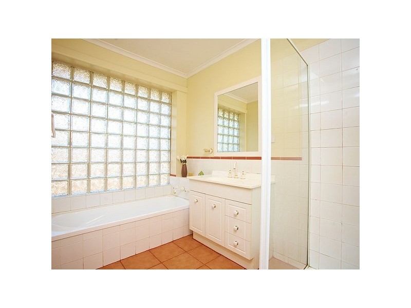 18 Pauline Avenue, Dingley Village VIC 3172