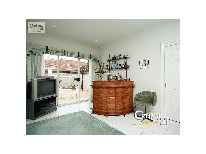 1/2 Fernhill Drive, Dingley Village VIC 3172