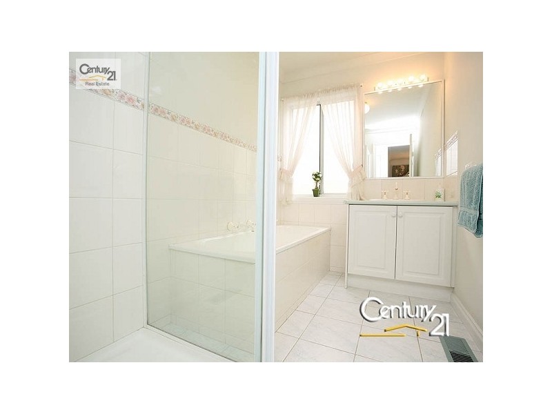 1/2 Fernhill Drive, Dingley Village VIC 3172