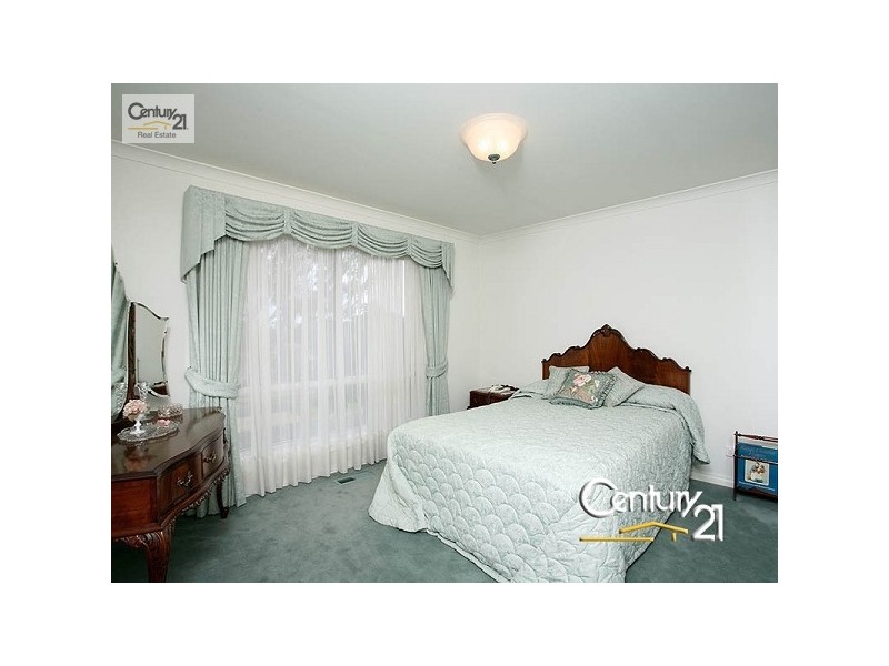 1/2 Fernhill Drive, Dingley Village VIC 3172