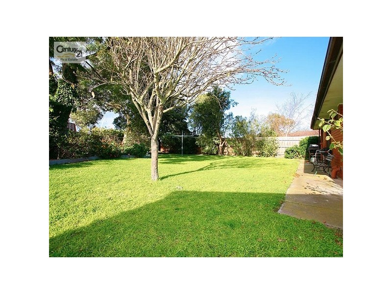 3 Swan Place, Dingley Village VIC 3172