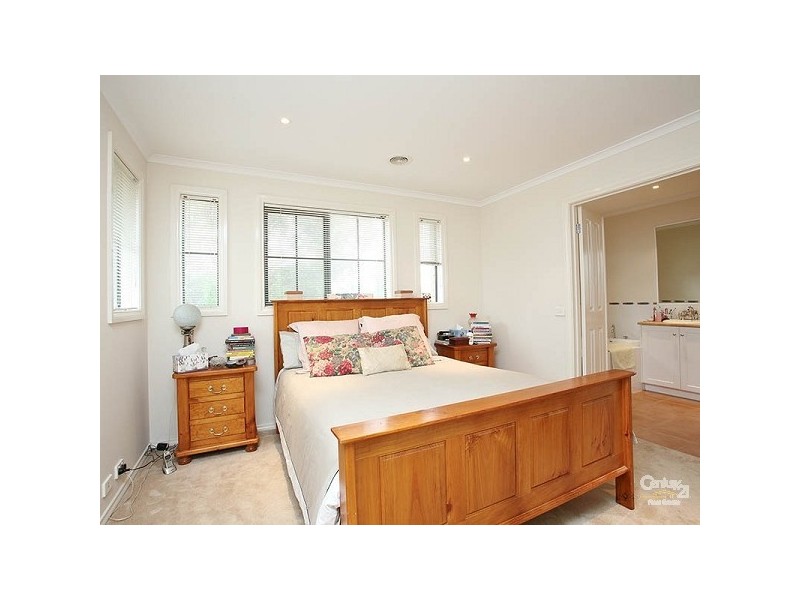 12 Baltusrol Circuit, Heatherton VIC 3202