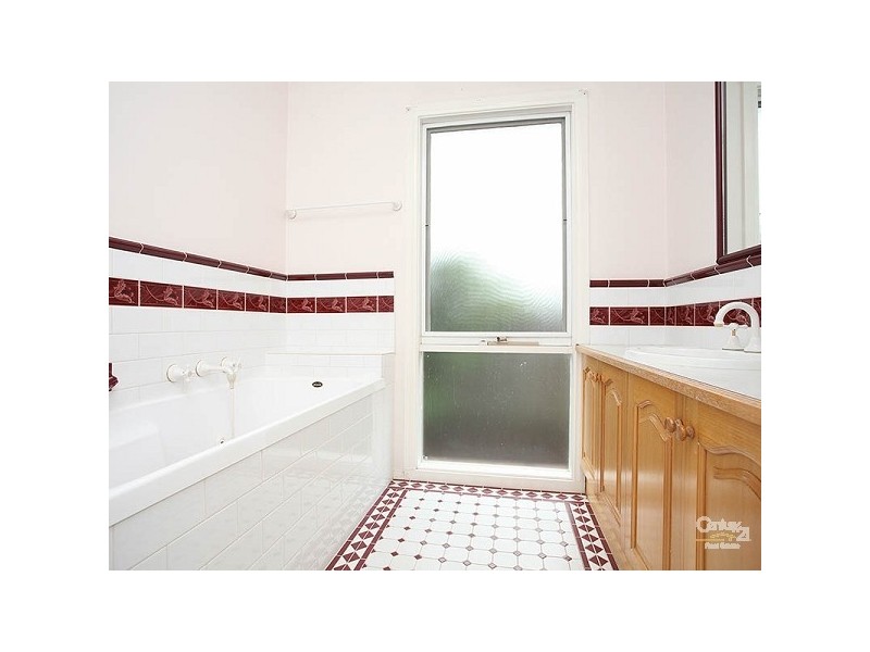 11 Evelyn Court, Dingley Village VIC 3172