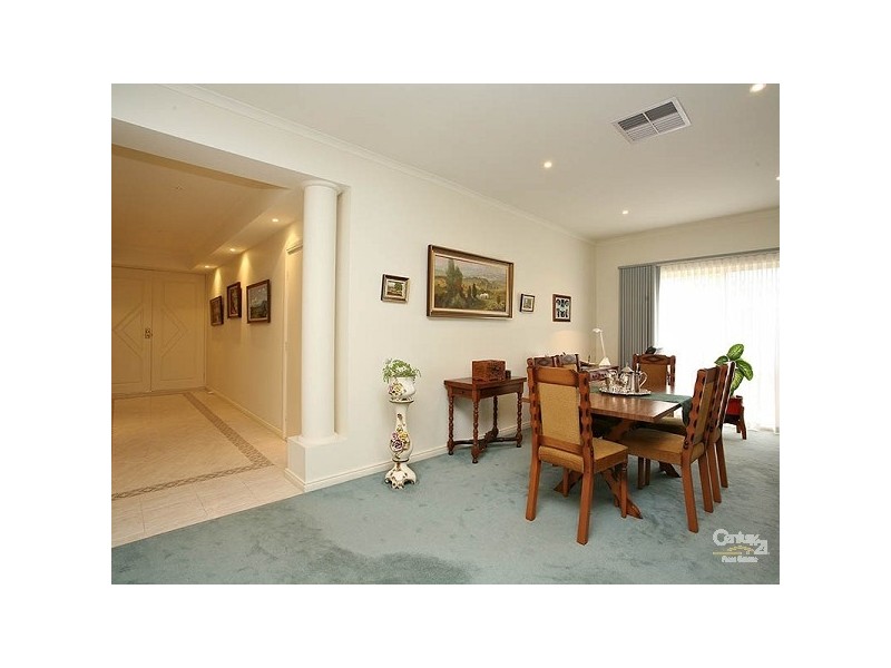 19 Aisha Crescent, Dingley Village VIC 3172