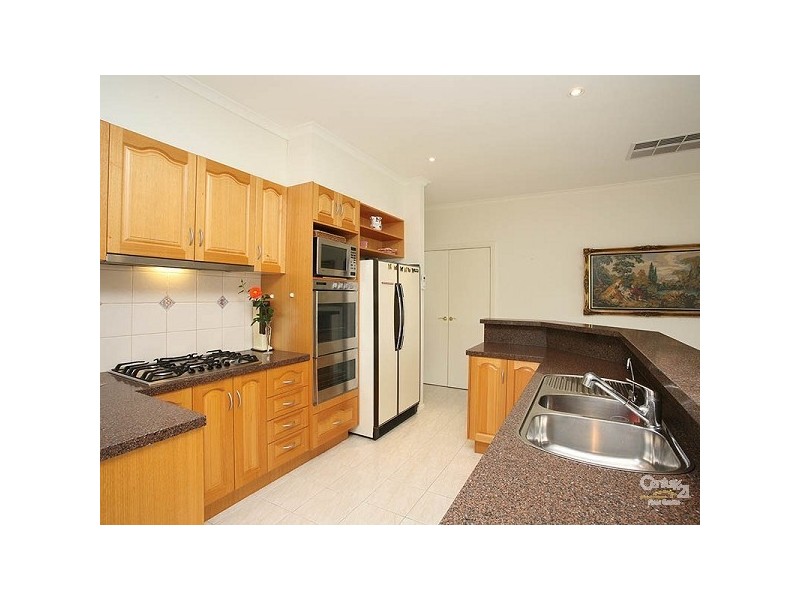 19 Aisha Crescent, Dingley Village VIC 3172