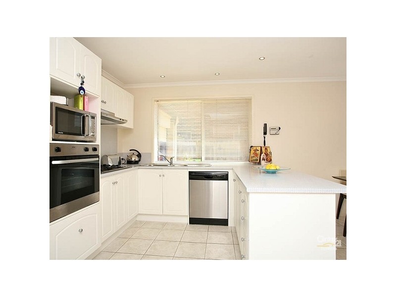 25 Kingsland Close, Dingley Village VIC 3172