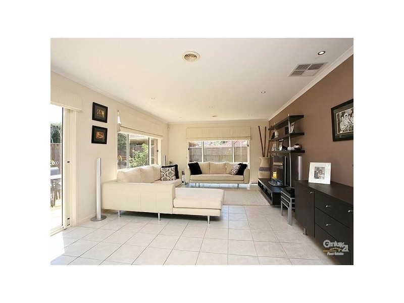 25 Kingsland Close, Dingley Village VIC 3172