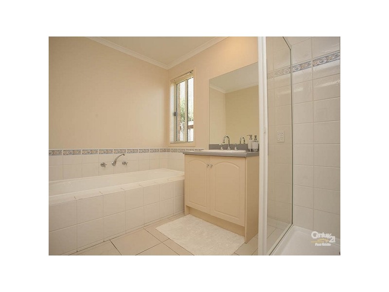 25 Kingsland Close, Dingley Village VIC 3172