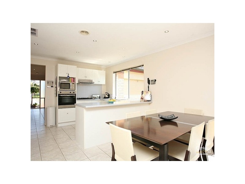 25 Kingsland Close, Dingley Village VIC 3172