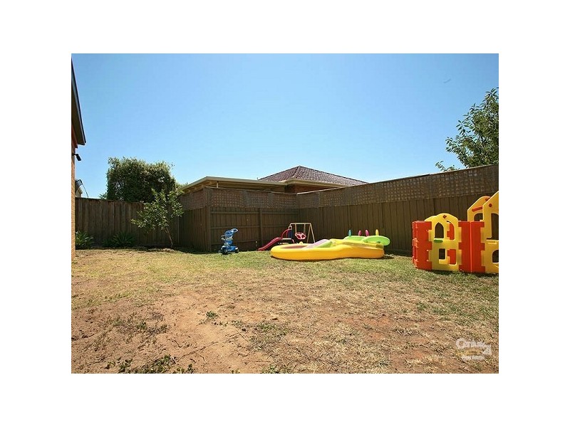 25 Kingsland Close, Dingley Village VIC 3172