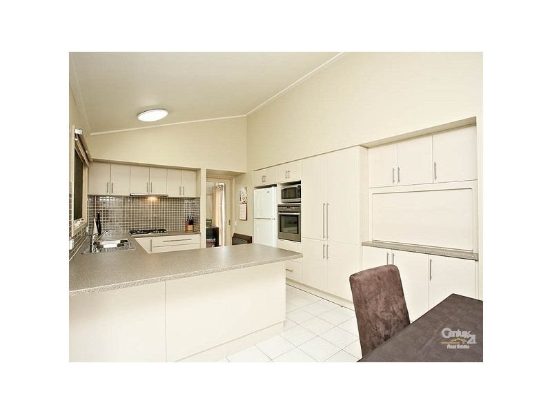 16 Marjorie Avenue, Dingley Village VIC 3172