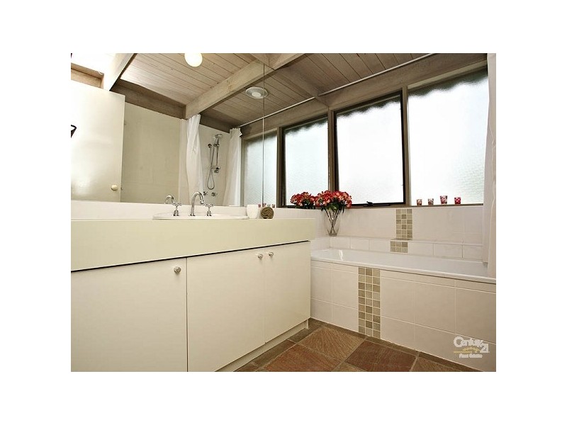 16 Teralba Close, Dingley Village VIC 3172