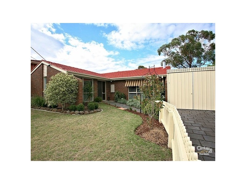 11 Bayville Drive, Dingley Village VIC 3172