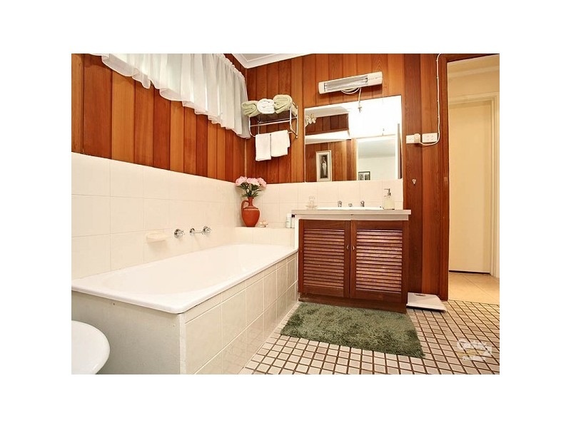 11 Bayville Drive, Dingley Village VIC 3172